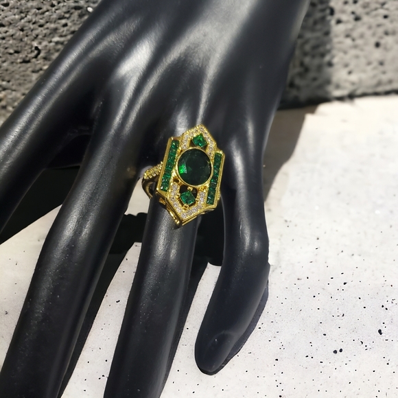 New Royalty Revival Emerald Crystal Costume Ring - Picture 2 of 2